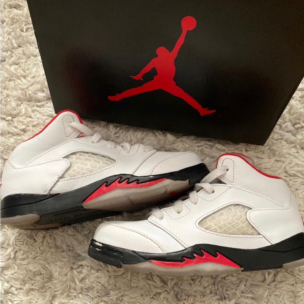 Kids retro fire red 5’s Jordan shoes
